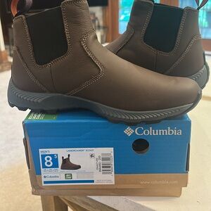 Columbia Brown Boots with Elastic Panels and Rubber Sole